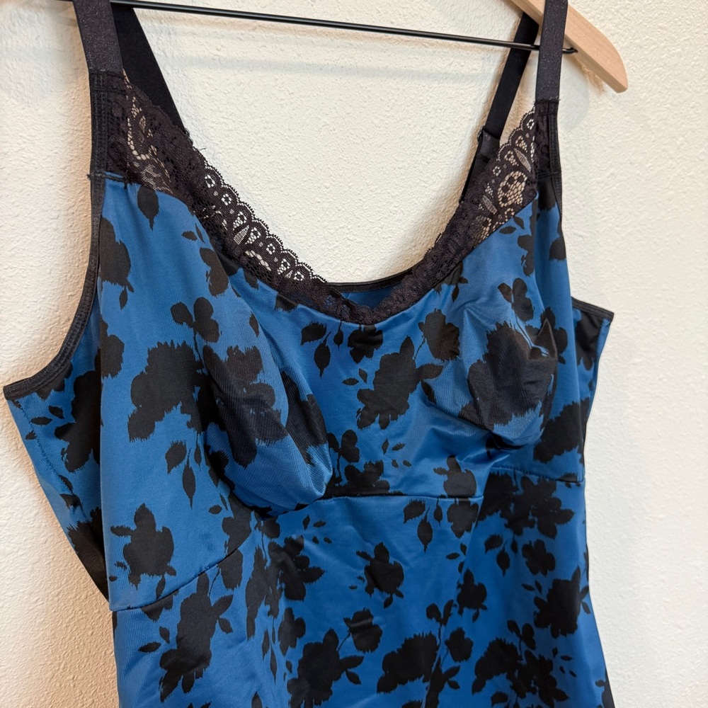 Ruby Ribbon Heritage Lace Cami in Winter Rose | Size 48 - Picture 3 of 9
